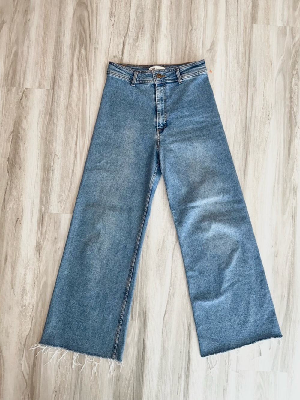 ZARA Wide-Leg Baggy Jeans with Frayed Hem